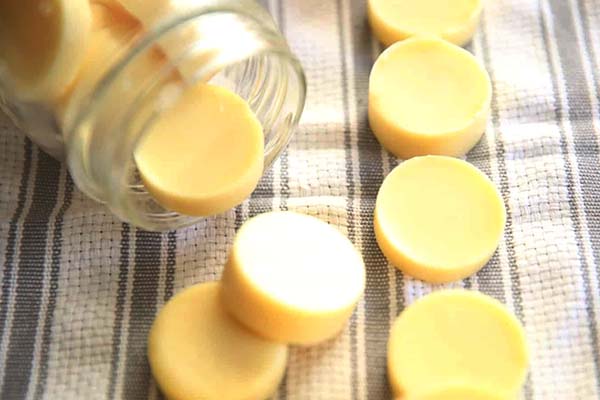 DIY Sunscreen Lotion Bars -  How to Make Homemade Sunscreen Lotion Bar Soap